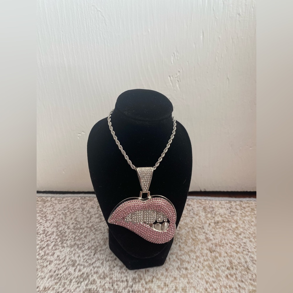 Men Women Hip Hop Bite Lip Shape Pendant Necklace with 13mm Crystal Cuban Chain - Picture 3 of 4